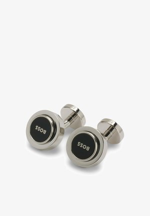 Paire de boutons de manchette ronds en argent avec centres noirs, avec le mot "BOSS" en lettres majuscules blanches.