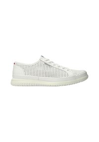 Baskets en cuir perforé blanches avec une silhouette basse, une semelle en caoutchouc plate et une étiquette de marque discrète sur le côté. Elles présentent un design à lacets.