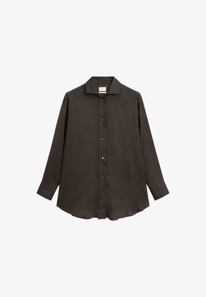 Długo rękawowa, ciemno brązowa koszula zapinana na guziki z kołnierzykiem, mankietami i lekko zaokrąglonym dołem.