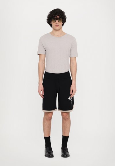 Filling Pieces GARDENER UNISEX - Shorts - black