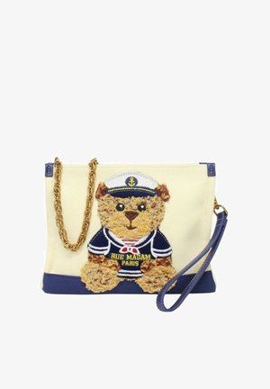 Pochette beige con catena dorata e cinturino da polso, caratterizzata da un orsetto marrone in tenuta da marinaio con ricamo "Rue Madam Paris".