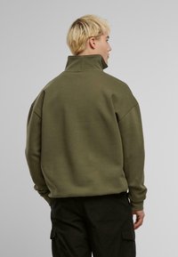 Urban Classics Sweatshirt - olive