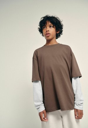THE SET, 2 PACK LONG SLEEVE MOCK LAYER T-SHIRTS - Hosszú ujjú felső - brown