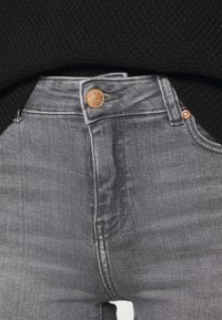 ONLY Tall ONLHUSH LIFE FLARED - Jeans Skinny Fit - grey denim