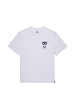 Biała bawełniana koszulka z krótkim rękawem z niebiesko-pomarańczowym nadrukiem czaszki na przodzie. Metka widoczna po lewej stronie u dołu.