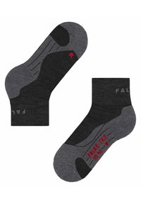 Calcetines deportivos grises y negros con patrones texturizados, con talones reforzados y letras rojas que indican el pie derecho. Diseño de altura de tobillo.