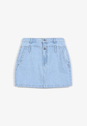 Gonna di denim azzurro chiaro con due tasche anteriori, chiusura a bottone e dettagli di cucitura visibili. Lunghezza corta con un design strutturato.