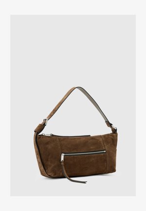 Barna velúr válltáska cipzáras zsebbel, állítható pánttal és ezüstszínű fém alkatrészekkel. Simára csiszolt felületű, minimalista dizájnnal.