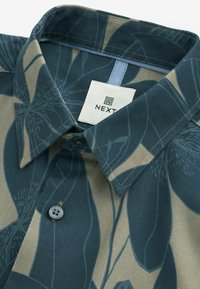 Next SHORT SLEEVE -  REGULAR FIT - Camicia - neutral brown navy blue floral