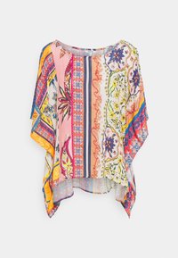 T-shirt surdimensionné à motifs multiples avec des couleurs vives comme le rose, l'orange, le bleu et le blanc, doté de manches volantées et d'un ourlet incurvé.