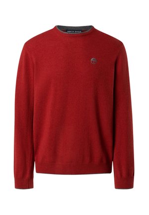 Suéter rojo con cuello redondo, mangas largas y puños acanalados. Presenta un pequeño logo en el pecho y un cuello gris en contraste.