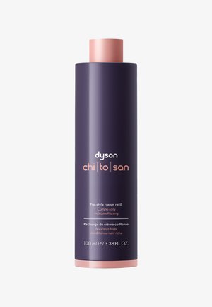 Recharge de crème de pré-coiffage Dyson Chi to San pour cheveux bouclés à crépus, contenant cylindrique violet et rose de 100 ml.