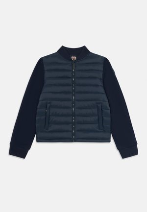 Námořnická modrá bunda s prošívaným předním dílem, zapínáním na zip, žebrovaným límcem a manžetami, a bez vzoru dlouhými rukávy.