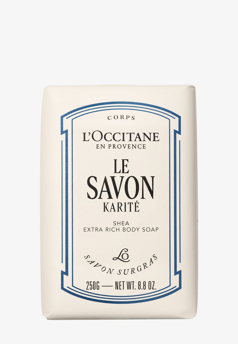 L’Occitane Shea Extra Rich Body Soap bar, 250g, mærket "Le Savon Karité" med marineblå dekorativ kant på cremet emballage.