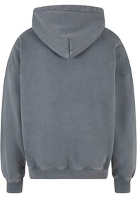 Grå hætte sweatshirt med afslappet pasform, lange ærmer, ribbede manchetter og fald. Glat tekstur med et simpelt design og uden synlige mønstre.