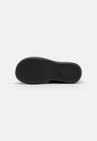 Even&Odd Botines con plataforma - black