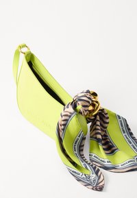 Just Cavalli CHAIN FOULARD - Τσάντα χειρός - sluphur spring