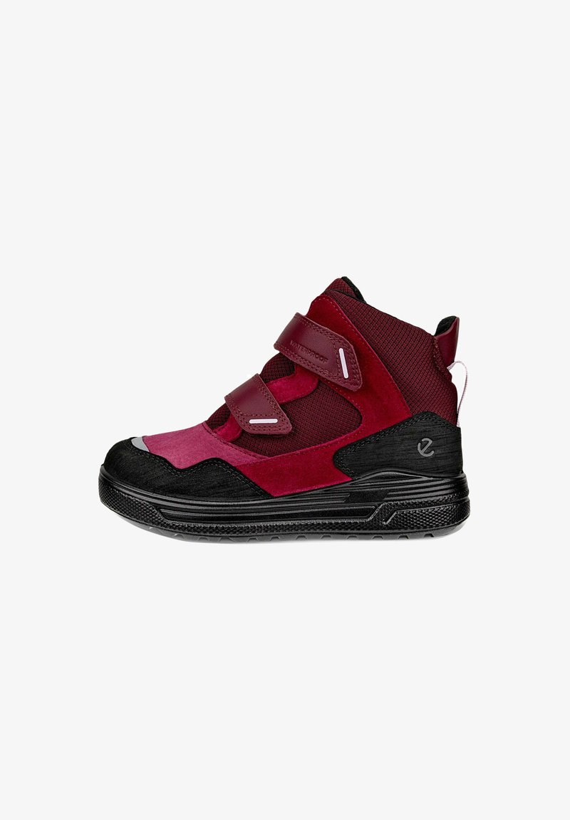 Bottines imperméables hautes en bordeaux et noir avec deux sangles velcro et semelle texturée pour l'adhérence et le soutien.