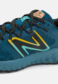 New Balance FRESH FOAM GAROÉ - Trail tekaški čevlji - blue