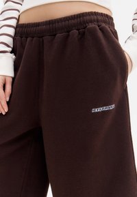 iets frans... HARRI UNISEX - Treniņtērpa apakšdaļas - brown