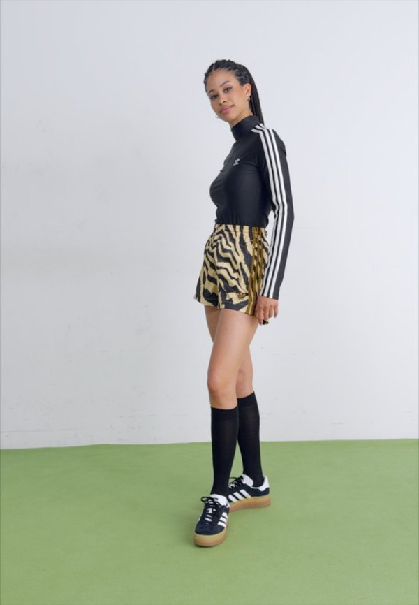 ADICOLOR 3-STRIPES TURTLENECK LONG SLEEVE - Long sleeved top4