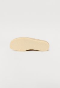 Thumbnail Image 8