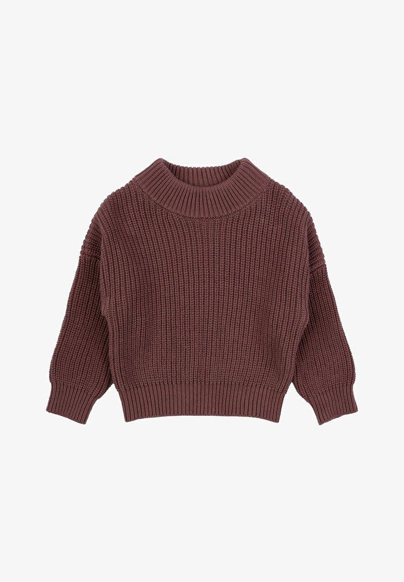 Pruun kudumisse särgis on kõrge ribaga krae. Sellel on laiad varrukad ja tekstureeritud muster üle kogu keha ja varrukatel.