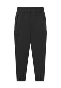 Zwarte cargobroek van lichtgewicht stof met een elastische tailleband, voorzien van zijzakken en een cuffed ankle. Gelaagde mesh accenten.
