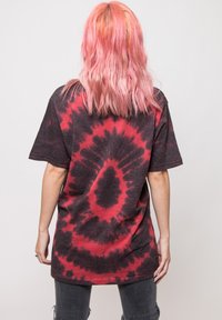 Paradiso Clothing JOHNNY CASH RING OF FIRE TIE DYE  - Print T-shirt - red