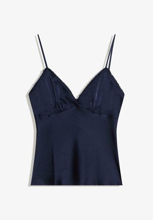 Marineblå satin top med tynde justerbare stropper, V-udskæring og diskret blondekant langs brystkanten.