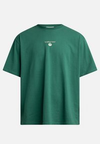 T-shirt en coton vert à coupe décontractée. Avec un col rond et des manches courtes. Logo "Redefined Rebel" brodé en blanc.