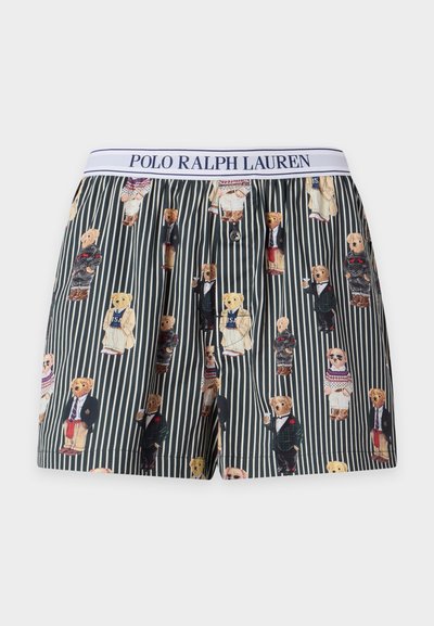 Boxer rayé avec ceinture Polo Ralph Lauren et motif d'ours habillés de différentes tenues.
