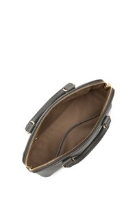 Borsa a mano in pelle grigia con una texture liscia, zip dorata e manici per spalla. L'interno presenta una fodera in tessuto marrone e due scomparti.