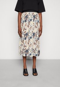 Blommig midikjol med en ljus krämfärgad bakgrund, med blå och rostfärgade bladmönster, elastisk midja och en flödande silhuett.