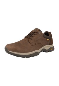 Zapatos de cuero marrón con acabado suave, puntera redondeada, suela beige en contraste y detalles que incluyen adornos amarillos en los laterales.
