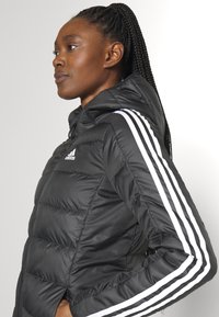 adidas Sportswear ESS 3S L D HP - Kaput ispunjen paperjem - black