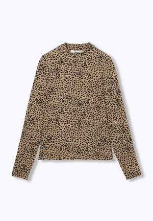Haut à manches longues en tissu beige avec un motif imprimé léopard noir. Dispose d'un col rond et d'une silhouette ajustée.