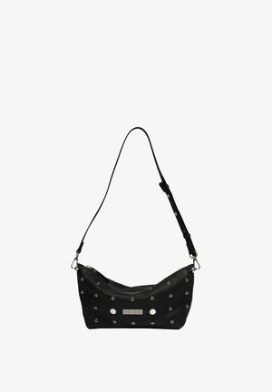 Zwarte neplederen schoudertas met een gebogen vorm, zilverkleurige metalen studs en een decoratieve strip van rhinestones aan de voorkant. Inclusief verstelbare schouderband.