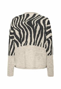 Jersey de punto con una base de color beige claro y un patrón de rayas de cebra negra. Cuenta con mangas largas y un corte relajado. Textura suave.