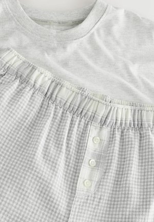 Szary sweter i w kratkę spodnie dresowe z elastycznym pasem, z czterema guzikami po boku i miękką teksturą.