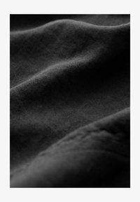 Unausgewählt, black