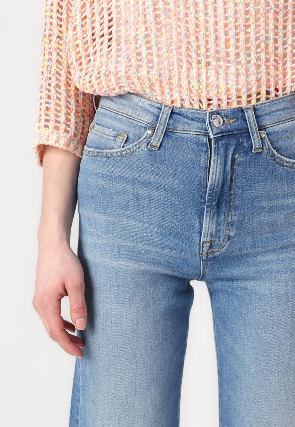 MARIE - Flared Jeans3