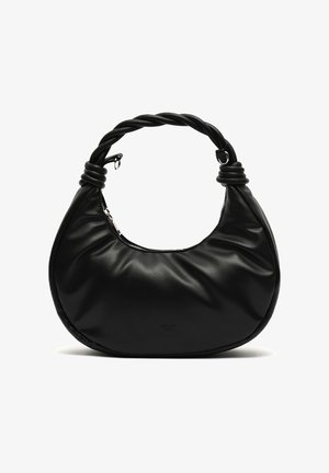 Sac à bandoulière en cuir noir avec une poignée torsadée, une forme arrondie et une fermeture éclair. Présente une texture lisse et un détail de logo subtil.