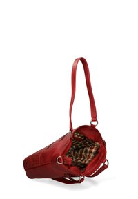 Rode leren handtas met een geweven structuur aan de zijkant, verstelbare schouderband en geruite stofvoering aan de binnenkant. Ritsafwerking zichtbaar.