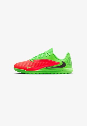 Scarpa sportiva bassa con suola e tomaia verdi, parte anteriore rossa, logo Nike swoosh nero e lacci verdi, vista dal lato sinistro.