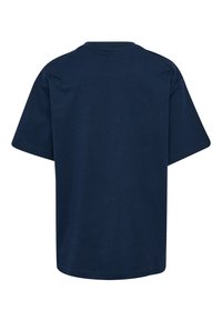 Mörkblå bomull t-shirt med rund halsringning och korta ärmar. Slät textur och rak passform, utan mönster eller dekorationer.