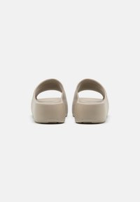 Tommy Jeans CHUNKY FLATFORM  - Chanclas de baño - pleasant clay