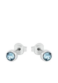 Skruvbackade stiftörhängen med runda, ljusblå, fasetterade ädelstenar i silverfärgade infattningar med polerad yta.