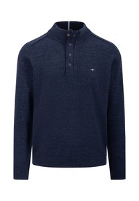Maglione a maglia blu navy con colletto alto, quattro bottoni e un logo discreto sul petto. Caratterizzato da maniche lunghe e orlo a coste.
