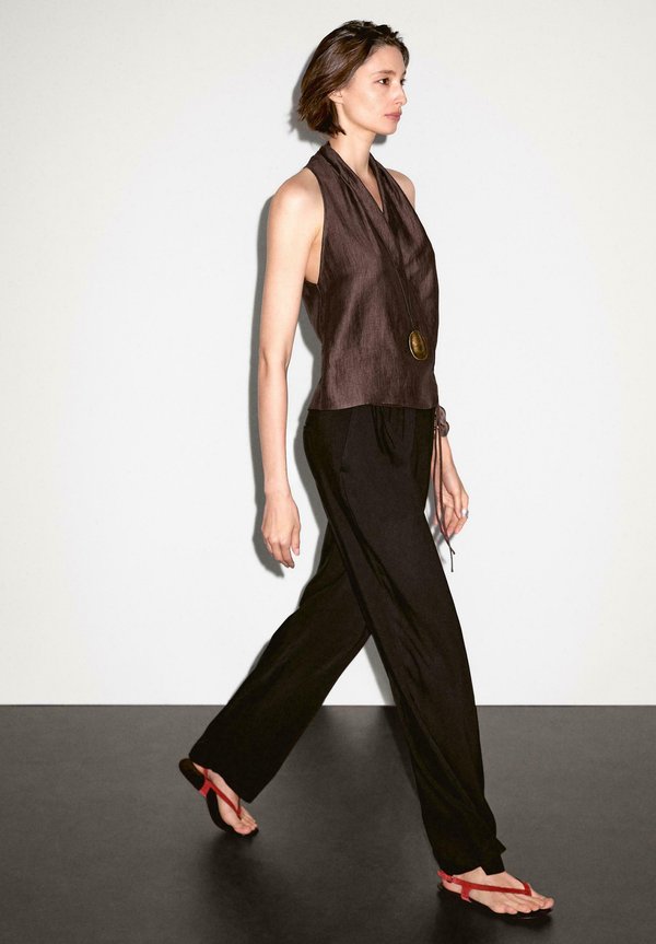 CROSSOVER HALTER  - Top3